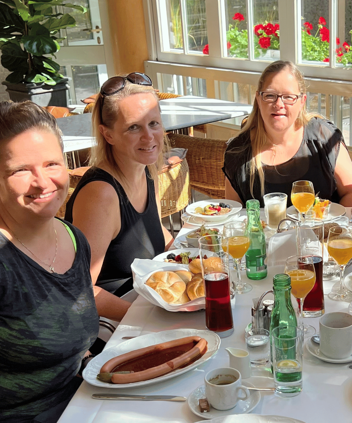 Das Urkornstüberlteam beim Frühstück in Bad Ischl